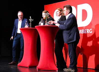 Die Kandidaten der SPD in Eppingen Bettina Fischer und Neckarsulm Klaus Ranger mit Andreas Stoch